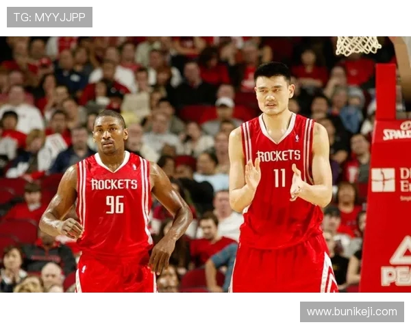 姚明与詹姆斯巅峰对决精彩视频回顾，重温篮球传奇瞬间